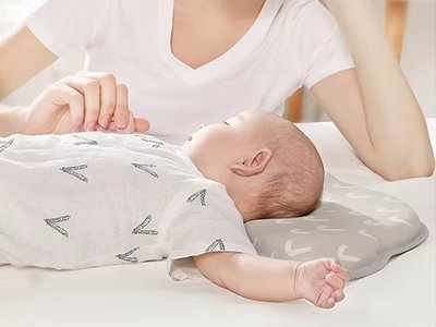 When Can Babies Use Pillows? The Complete Parent’s Guide - chocchick